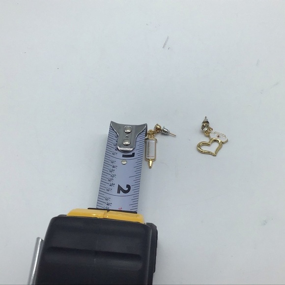 NEW syringe&nurse heart hat asymmetrical earrings - Picture 9 of 16